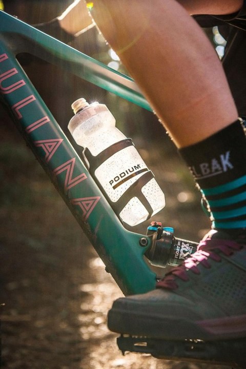 BIDON ROWEROWY CAMELBAK PODIUM 620ML BEZBARWNY JET VALVE