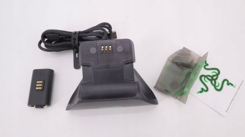 STACJA ŁADUJĄCA DO KONTROLERÓW XBOX RAZER QUICK CHARGING STAND